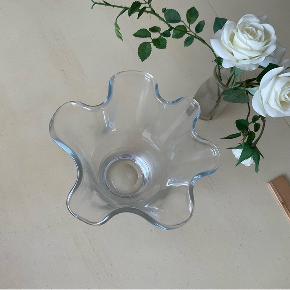 NWOT FABULOUS Clear Glass Freeform Vase 🌺 🌼 - Picture 2 of 4